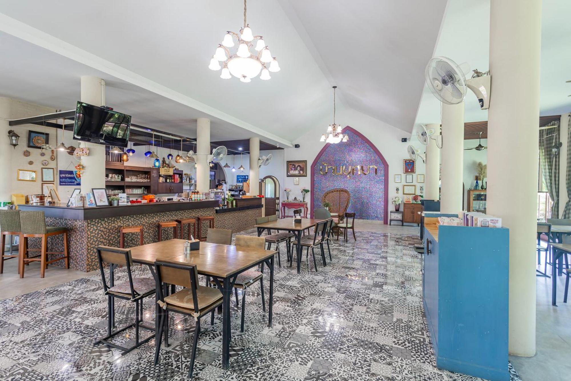Busaya Resort Nakhon Pathom Bagian luar foto