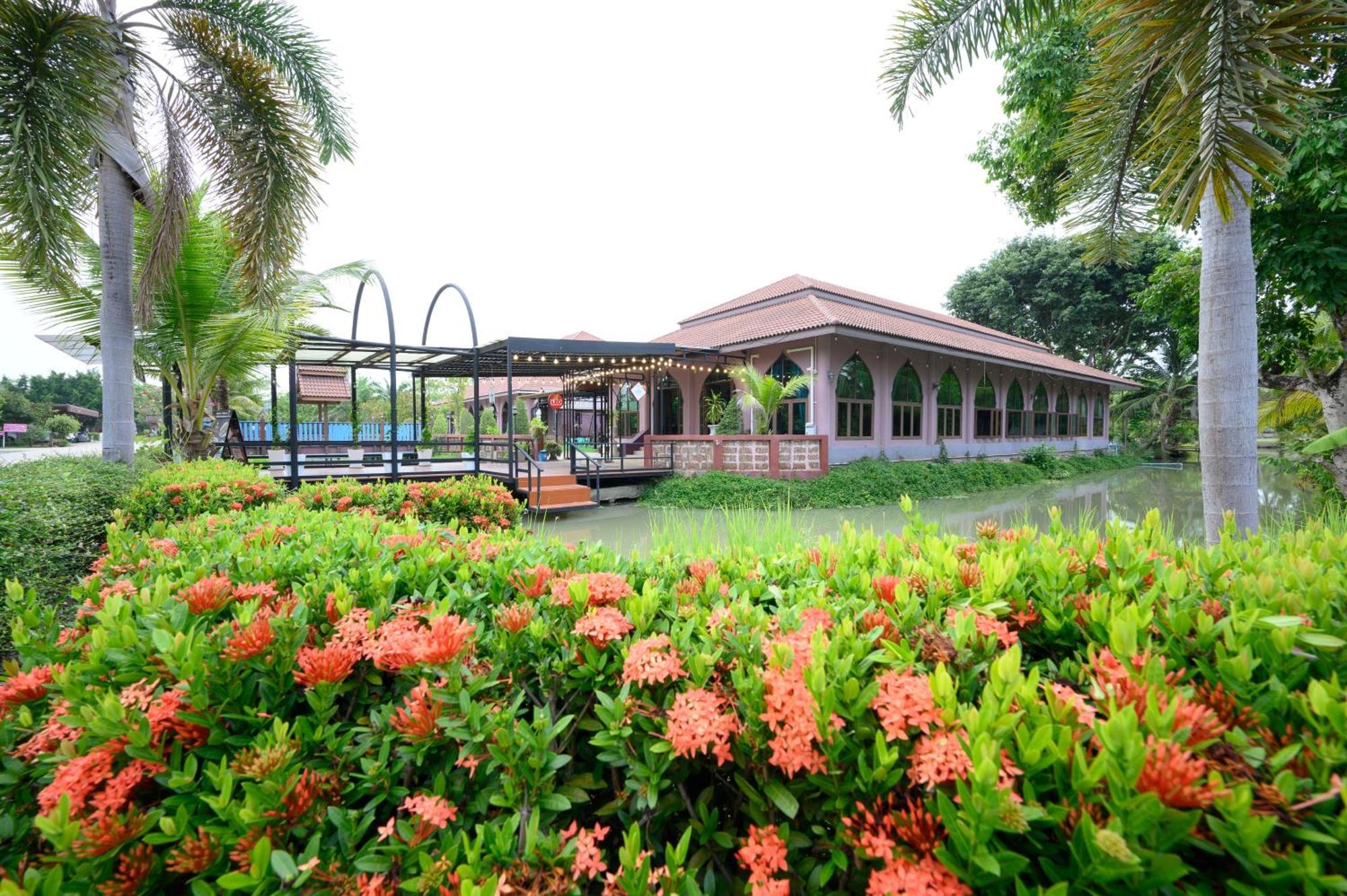 Busaya Resort Nakhon Pathom Bagian luar foto