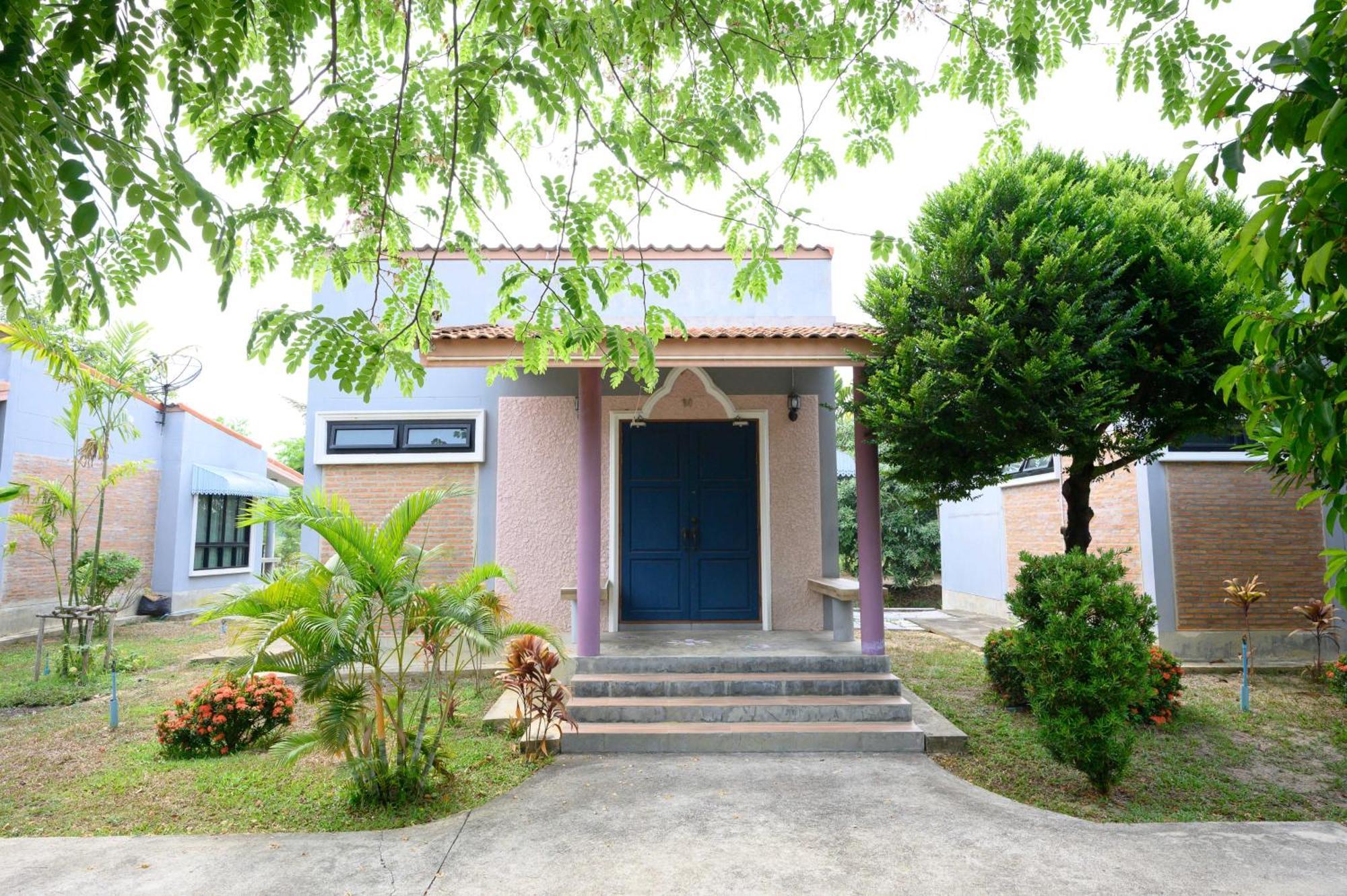Busaya Resort Nakhon Pathom Bagian luar foto
