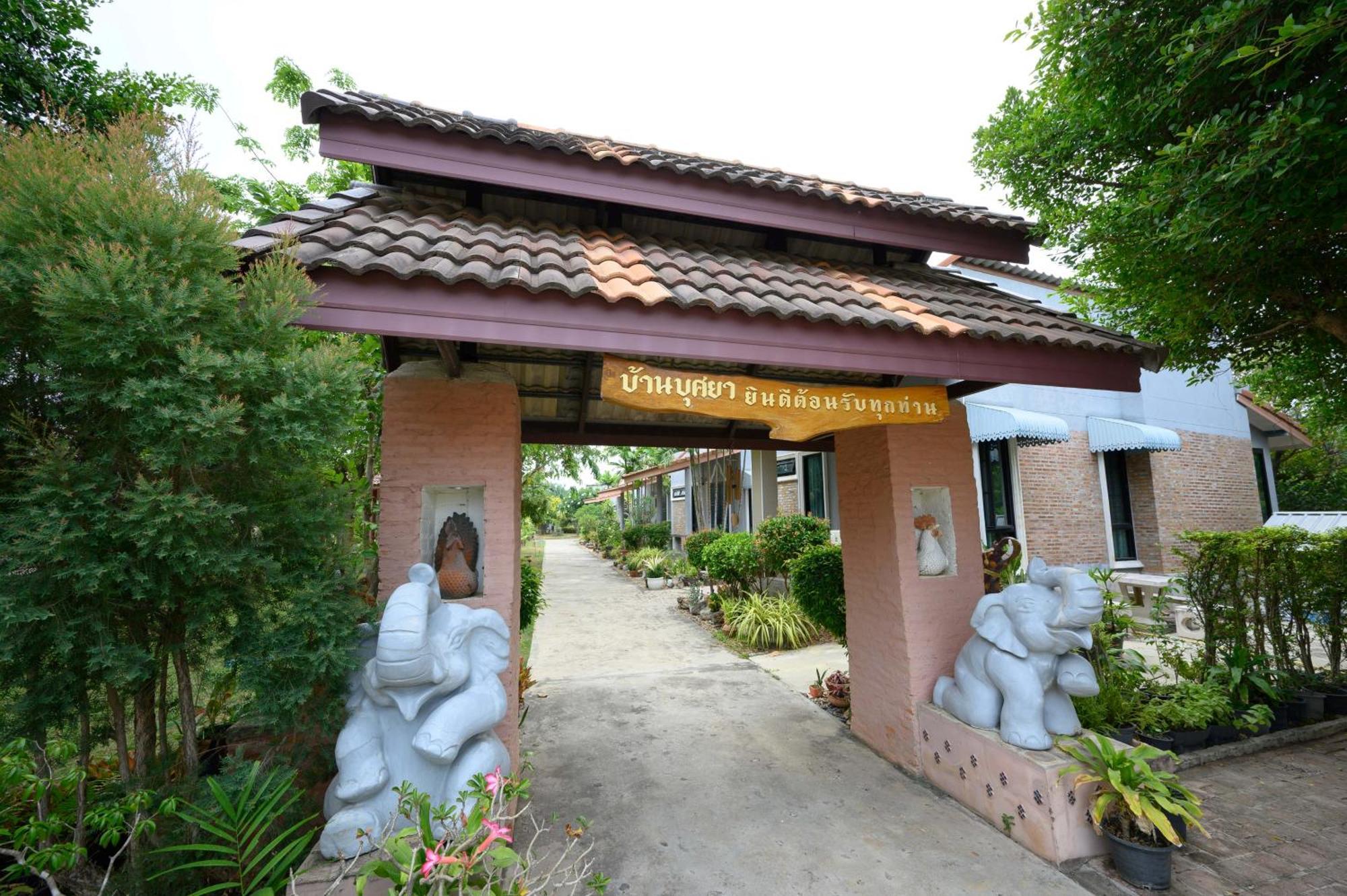 Busaya Resort Nakhon Pathom Bagian luar foto