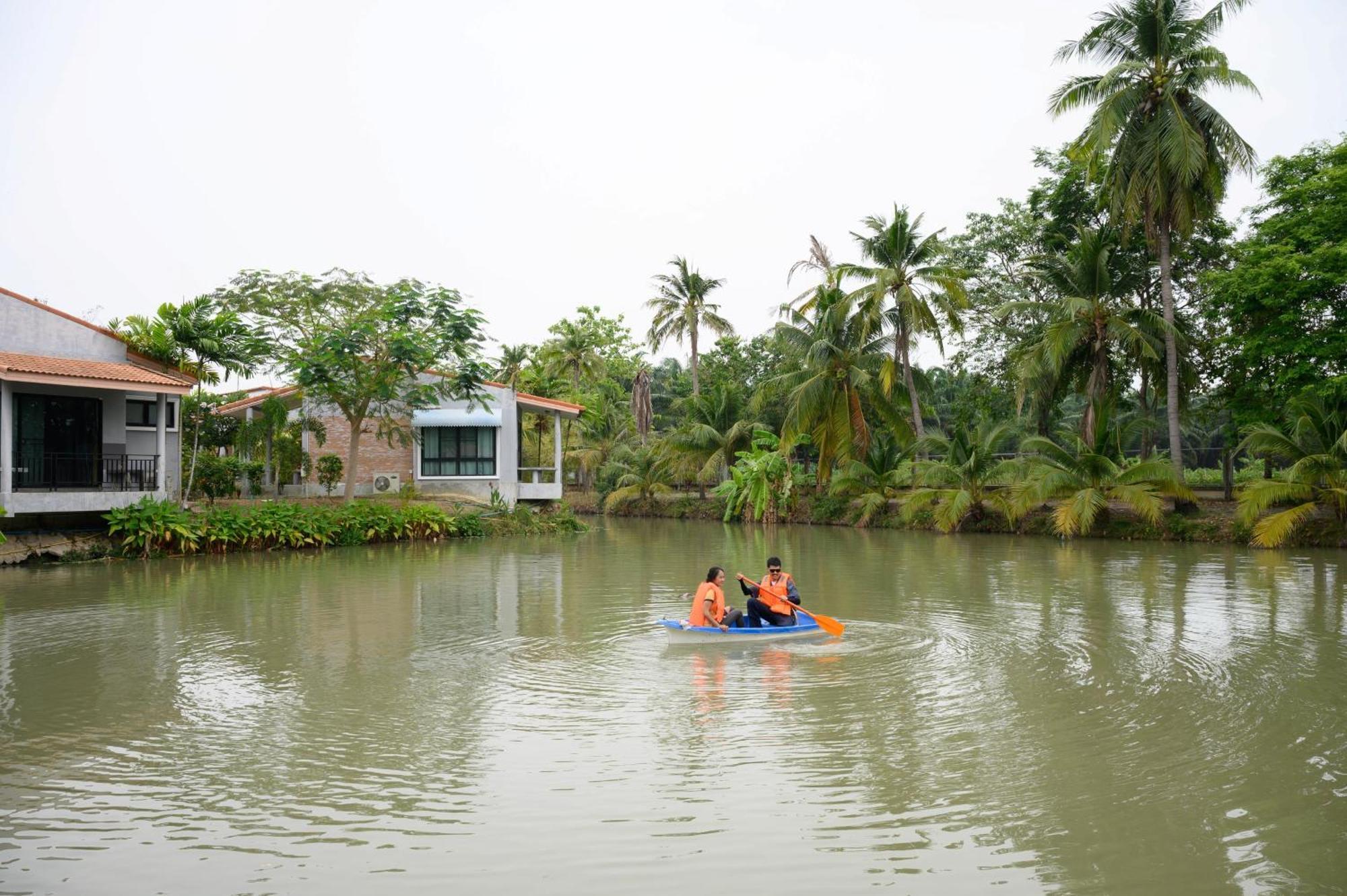 Busaya Resort Nakhon Pathom Bagian luar foto
