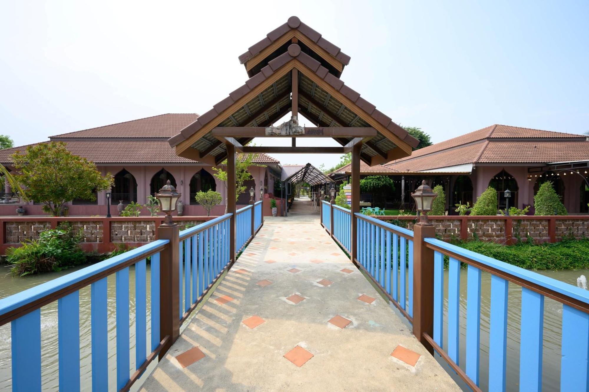 Busaya Resort Nakhon Pathom Bagian luar foto