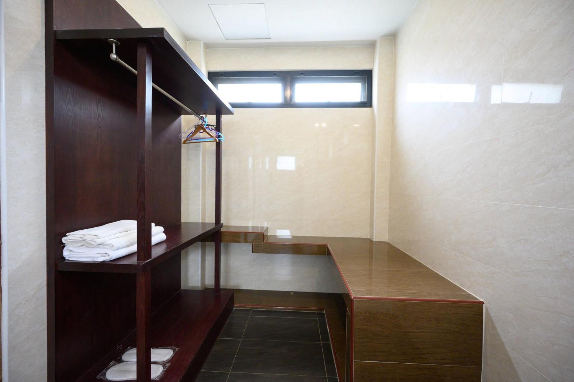 Busaya Resort Nakhon Pathom Bagian luar foto
