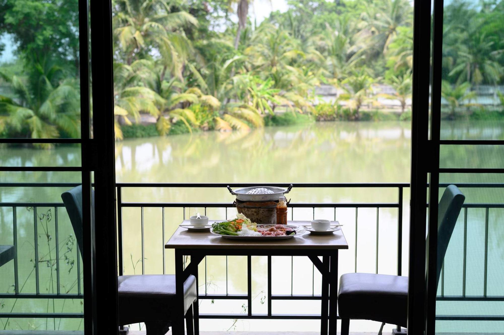 Busaya Resort Nakhon Pathom Bagian luar foto