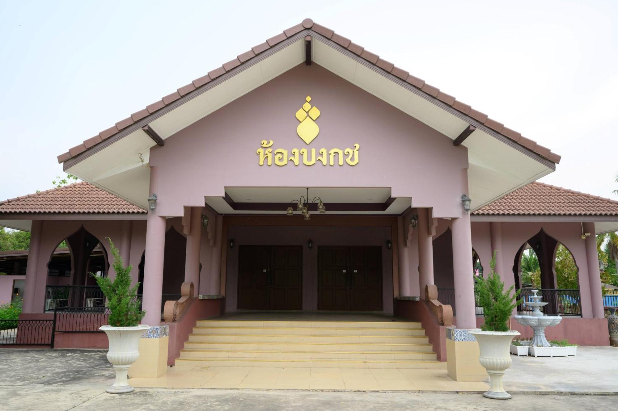 Busaya Resort Nakhon Pathom Bagian luar foto