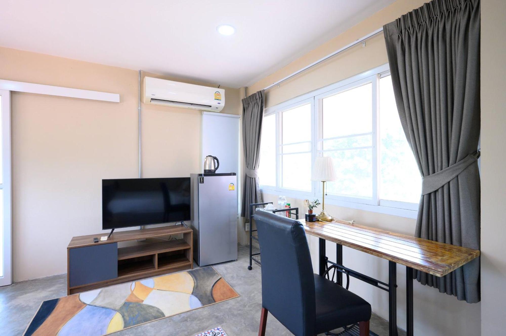 Busaya Resort Nakhon Pathom Bagian luar foto
